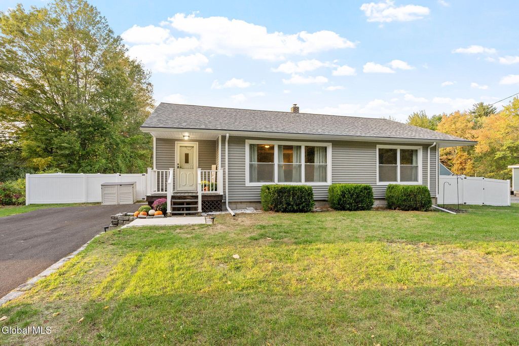 160 Clamsteam Road, Halfmoon, NY 12065