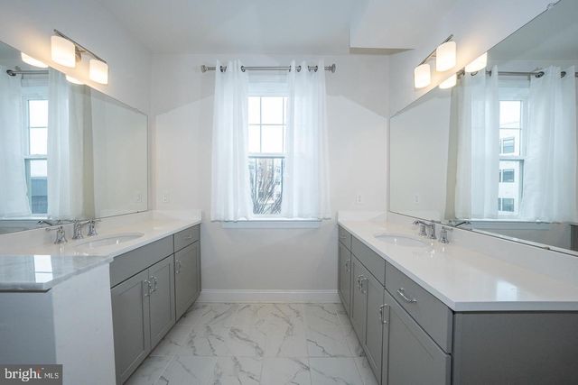 220 CHARLES ELLIS DR, Newtown Square, PA 19073