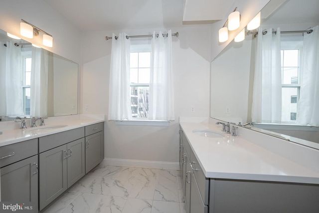 220 CHARLES ELLIS DR, Newtown Square, PA 19073