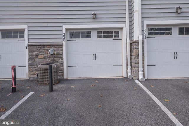 220 CHARLES ELLIS DR, Newtown Square, PA 19073