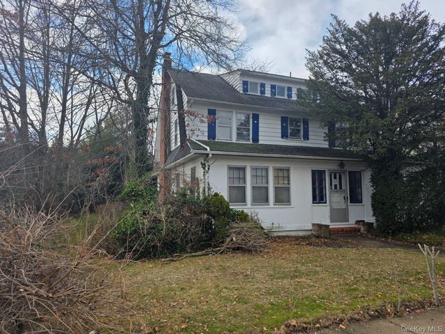 17 Burton Avenue, Woodmere, NY 11598