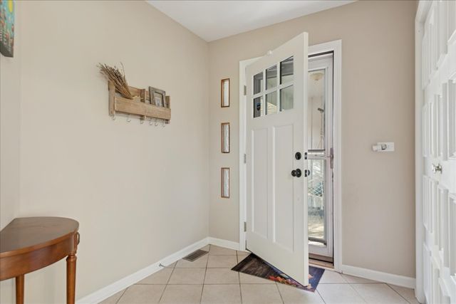 14 W Surrey Lane, Barrington Hills, IL 60010