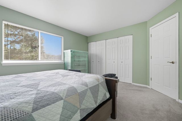 93 Berkshire Court, Gurnee, IL 60031