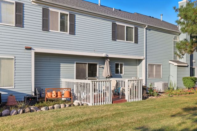 93 Berkshire Court, Gurnee, IL 60031