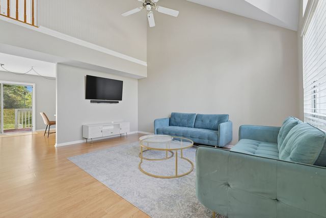 93 Berkshire Court, Gurnee, IL 60031