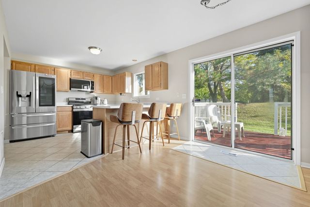 93 Berkshire Court, Gurnee, IL 60031