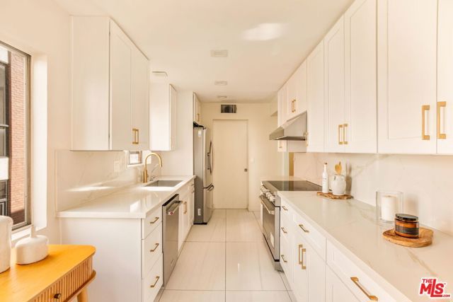 321 N Palm Drive 3, Beverly Hills, CA 90210