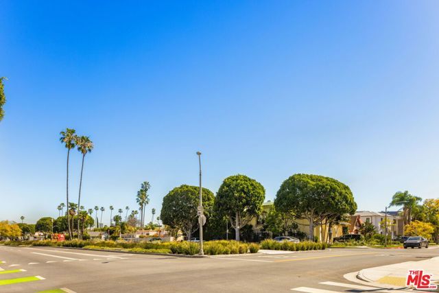 321 N Palm Drive 3, Beverly Hills, CA 90210