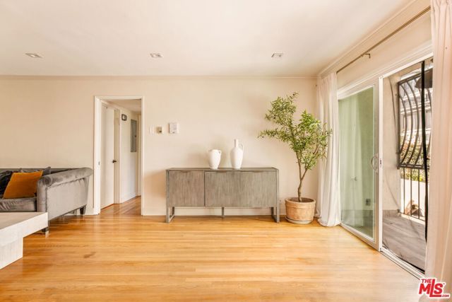 321 N Palm Drive 3, Beverly Hills, CA 90210