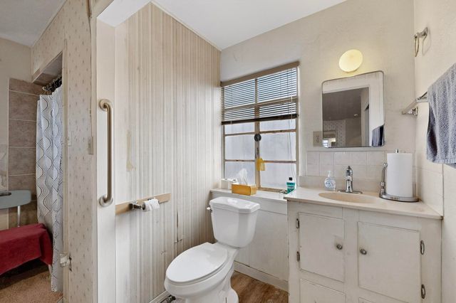 601 PALOMAS Drive SE, Albuquerque, NM 87108