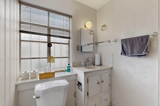 601 PALOMAS Drive SE, Albuquerque, NM 87108