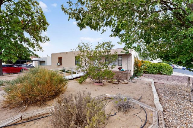 601 PALOMAS Drive SE, Albuquerque, NM 87108