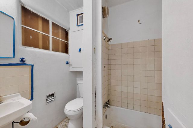 601 PALOMAS Drive SE, Albuquerque, NM 87108