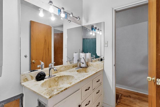 601 PALOMAS Drive SE, Albuquerque, NM 87108