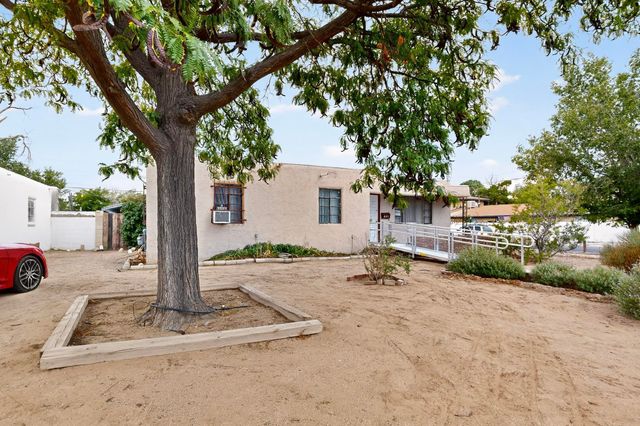 601 PALOMAS Drive SE, Albuquerque, NM 87108