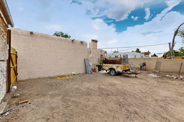 601 PALOMAS Drive SE, Albuquerque, NM 87108