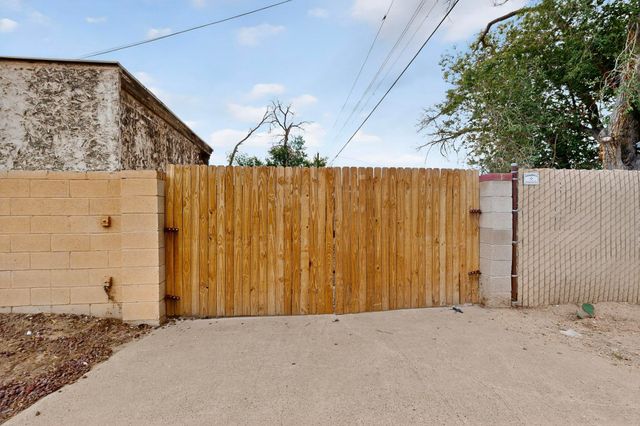 601 PALOMAS Drive SE, Albuquerque, NM 87108