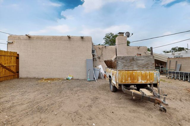 601 PALOMAS Drive SE, Albuquerque, NM 87108