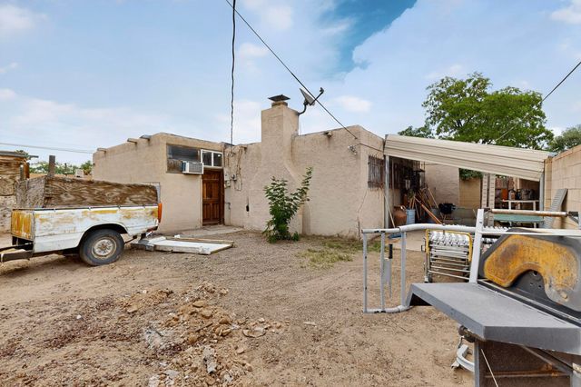 601 PALOMAS Drive SE, Albuquerque, NM 87108