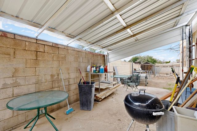 601 PALOMAS Drive SE, Albuquerque, NM 87108