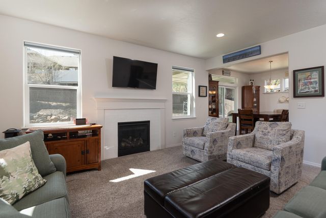 2955 NE Quiet Canyon Drive, Bend, OR 97701