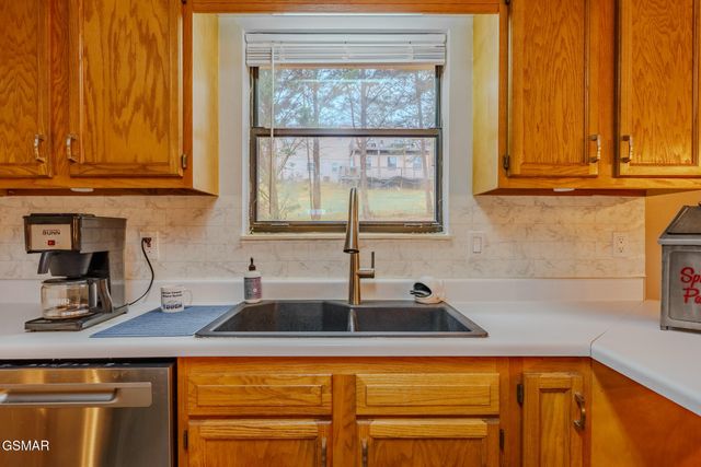 294 Cherokee Trail, Seymour, TN 37865