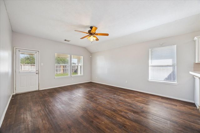 448 Sandstone Creek Lane, Dickinson, TX 77539