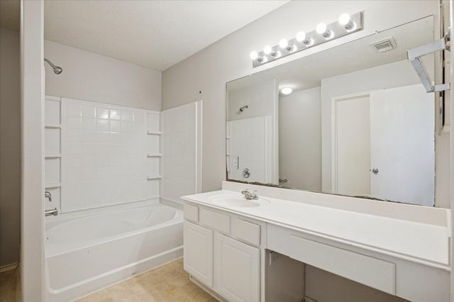 448 Sandstone Creek Lane, Dickinson, TX 77539