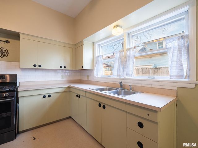 918 MARGARET Street, Pekin, IL 61554