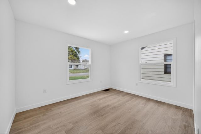 2026 Ames Avenue E, Saint Paul, MN 55119