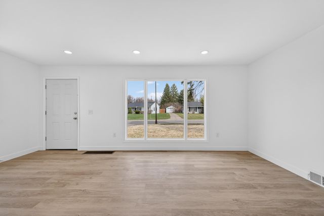 2026 Ames Avenue E, Saint Paul, MN 55119