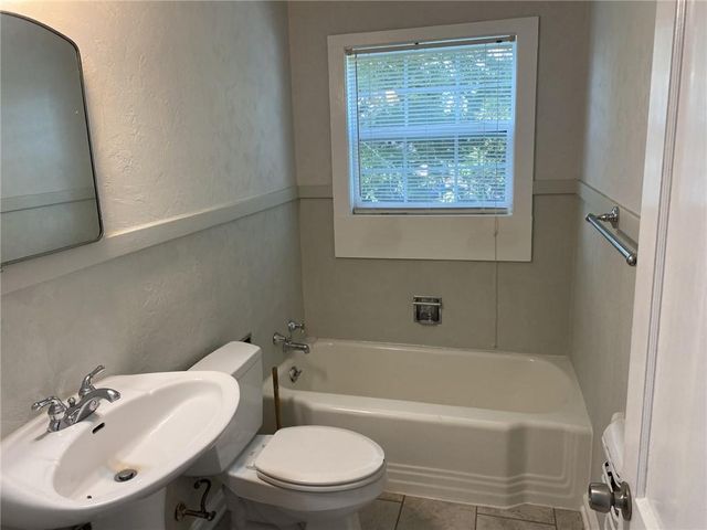 2555 Dauphin Street, Mobile, AL 36606