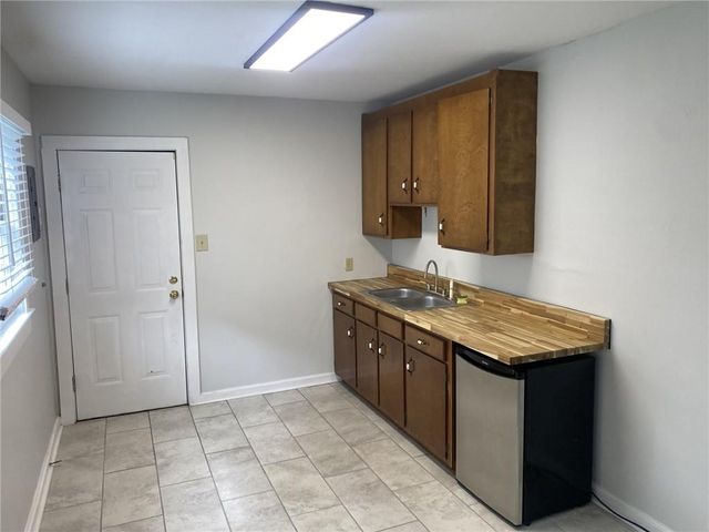 2555 Dauphin Street, Mobile, AL 36606