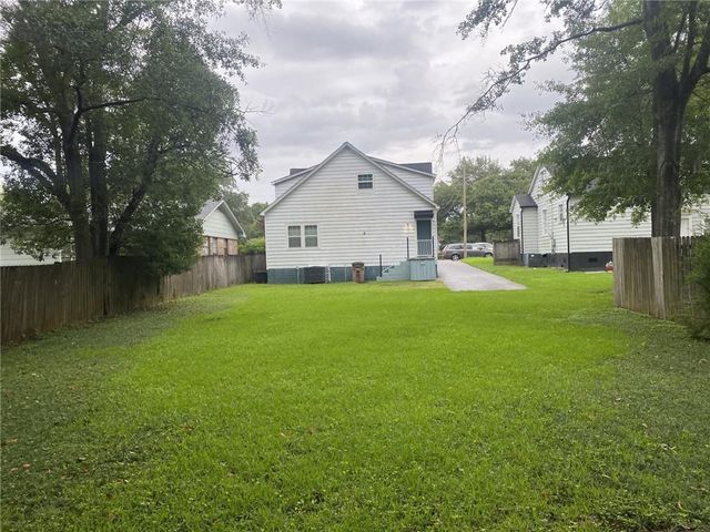 2555 Dauphin Street, Mobile, AL 36606