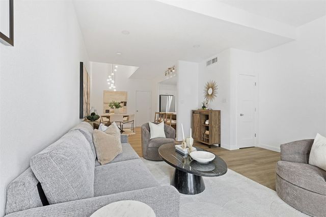 7350 Kirby Drive 21, Houston, TX 77030