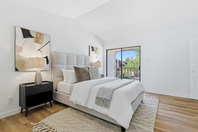 7350 Kirby Drive 21, Houston, TX 77030