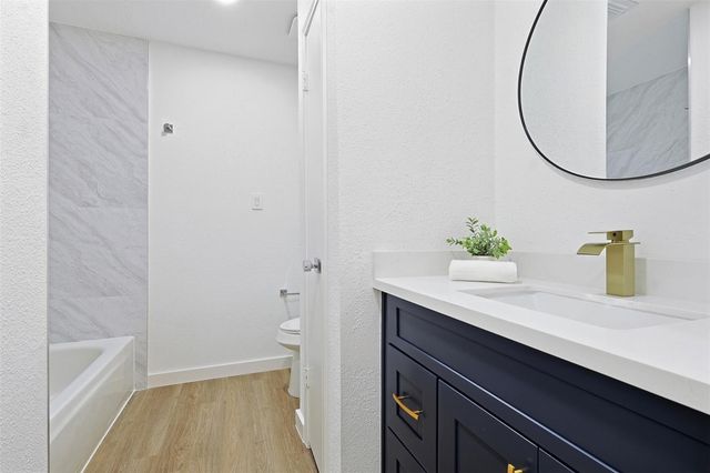 7350 Kirby Drive 21, Houston, TX 77030