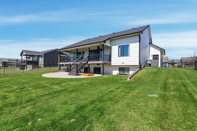 3432 S Lori Ct, Wichita, KS 67210