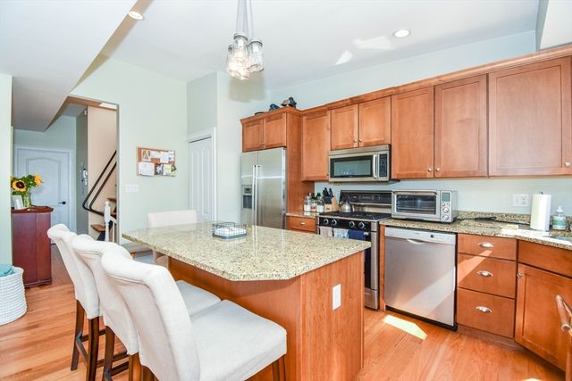 62 H St 3, Boston, MA 02127