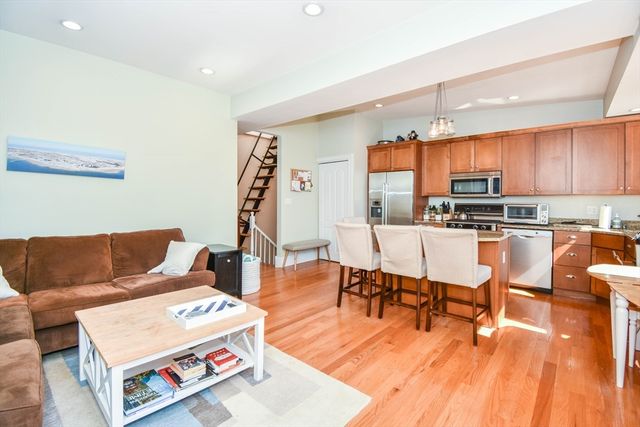 62 H St 3, Boston, MA 02127