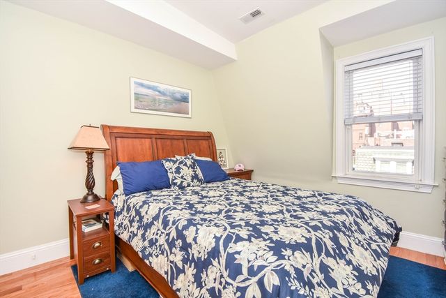 62 H St 3, Boston, MA 02127