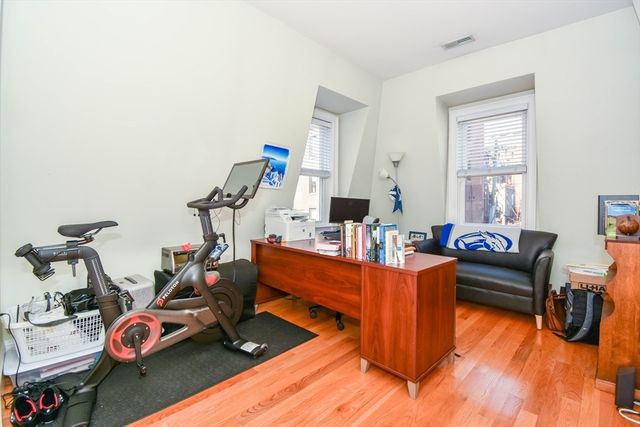 62 H St 3, Boston, MA 02127