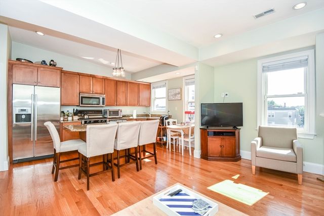 62 H St 3, Boston, MA 02127