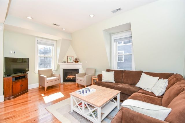 62 H St 3, Boston, MA 02127