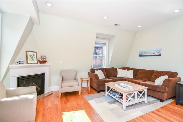 62 H St 3, Boston, MA 02127