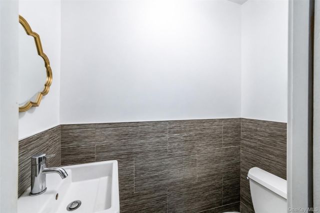 9 Primrose Avenue W, White Plains, NY 10607