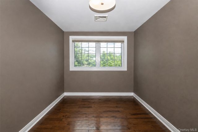 9 Primrose Avenue W, White Plains, NY 10607