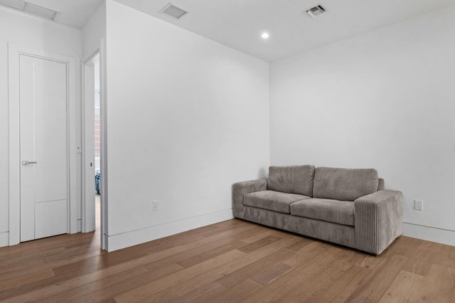 606 NE 8TH Avenue, Fort Lauderdale, FL 33304