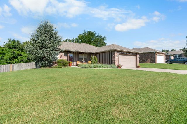 440 Hillbilly Lane, Hollister, MO 65672