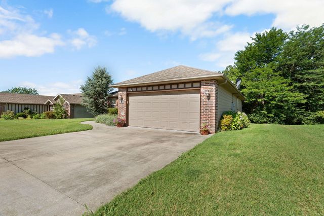 440 Hillbilly Lane, Hollister, MO 65672